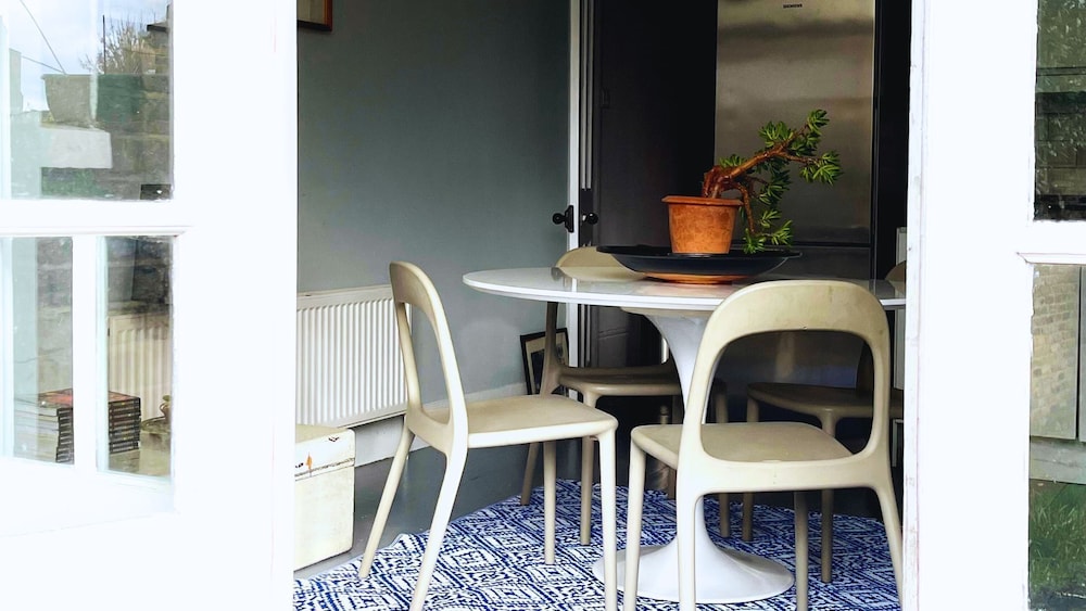 Lovely 3-bed Apartment & Garden & dog Friendly