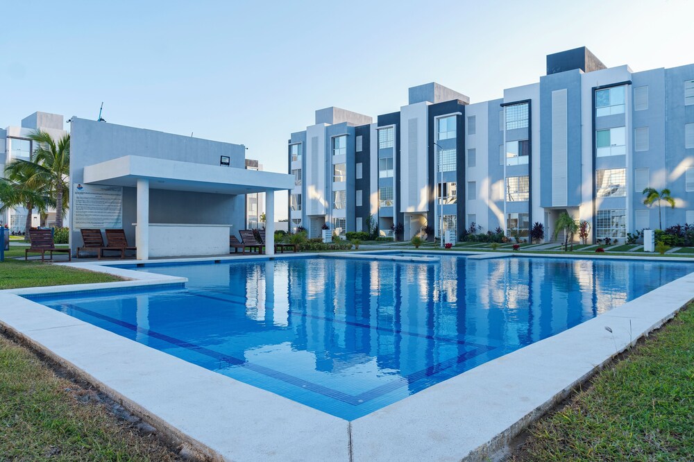 Acapulco Penthouse with 2 Bedrooms Pool