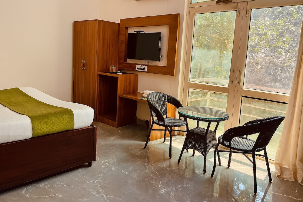 Hotel Yash Regency - Managed by JMD Group