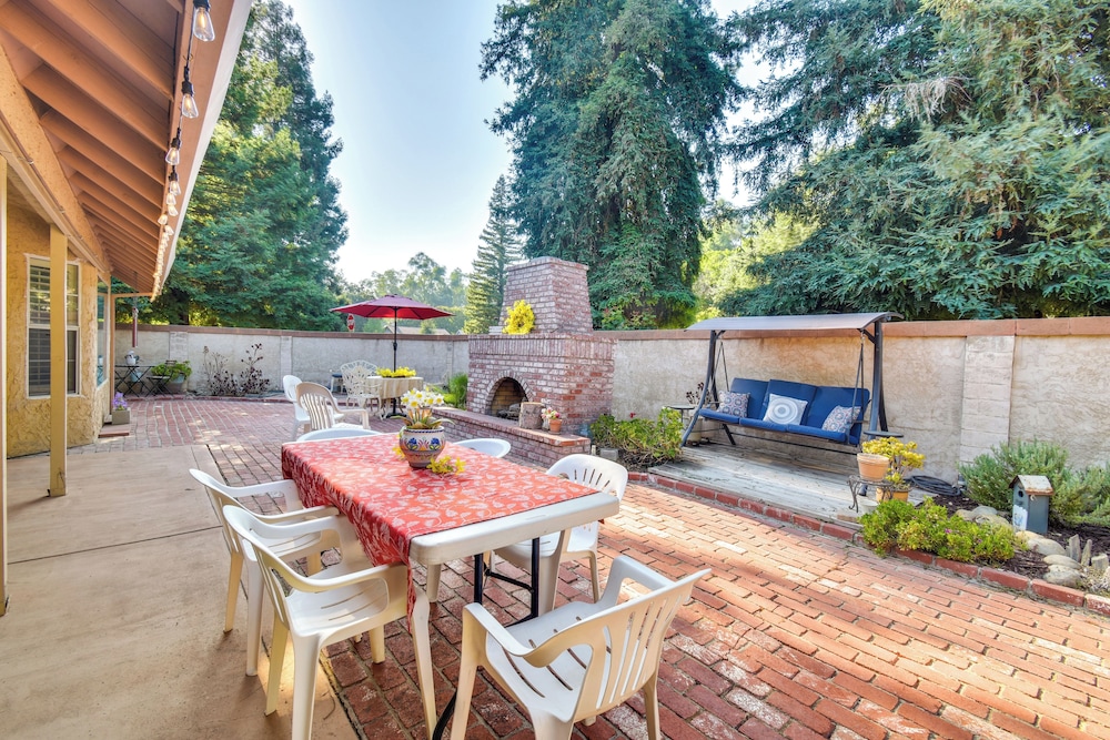 1 Mi to Applegate Park Zoo: Pet-friendly Home view 5