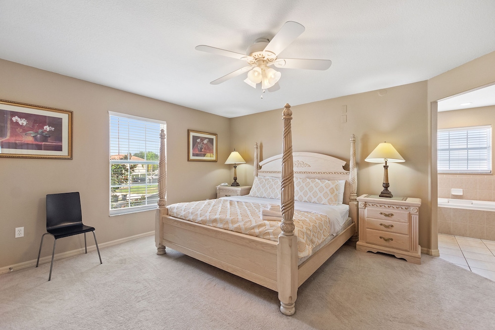 6 Bedroom Premium Home With Pool, Spa and Games Room #800 view 4