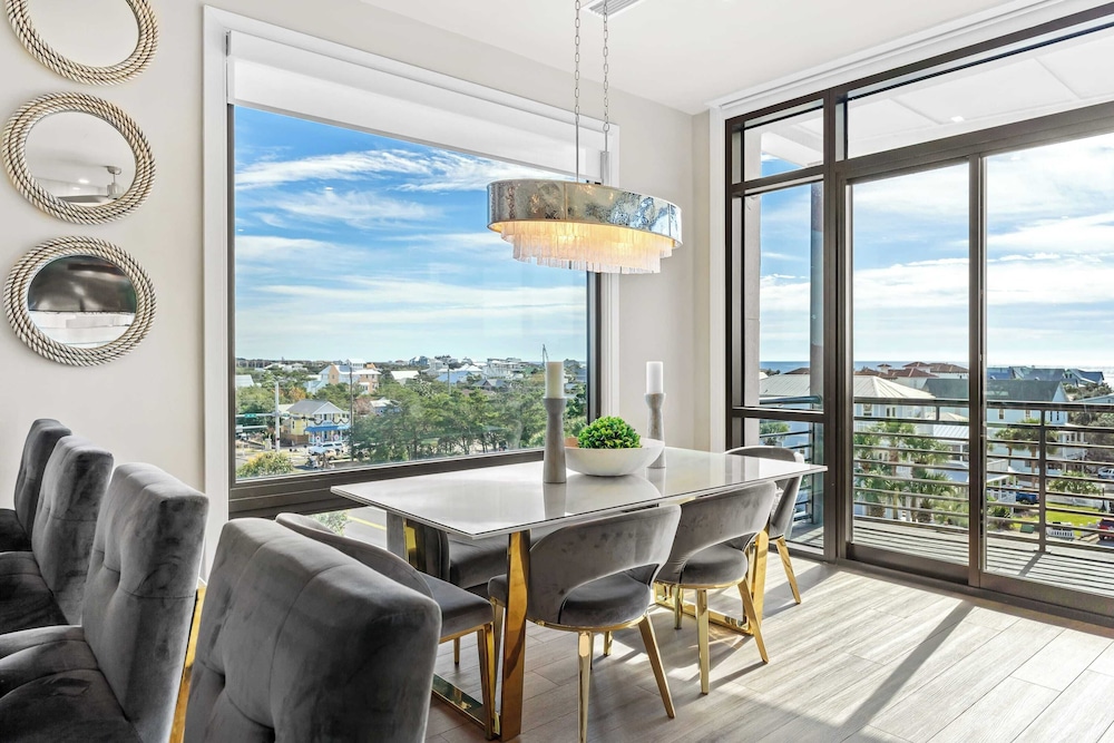 Crest One by Avantstay Rooftop Views, Pool Access, Golf Cart Included