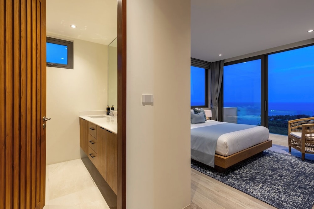 Villa Aroka 4 Bed Sea View KBR41
