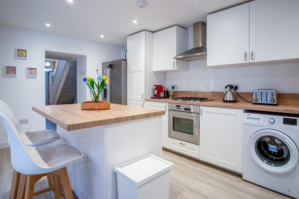 Taliesin - 5 Bedroom Holiday Home - Tenby