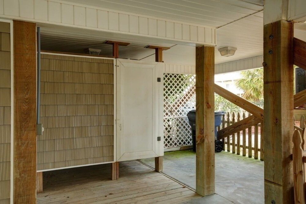 Mayor's Nest 4 Bedroom Home by Redawning