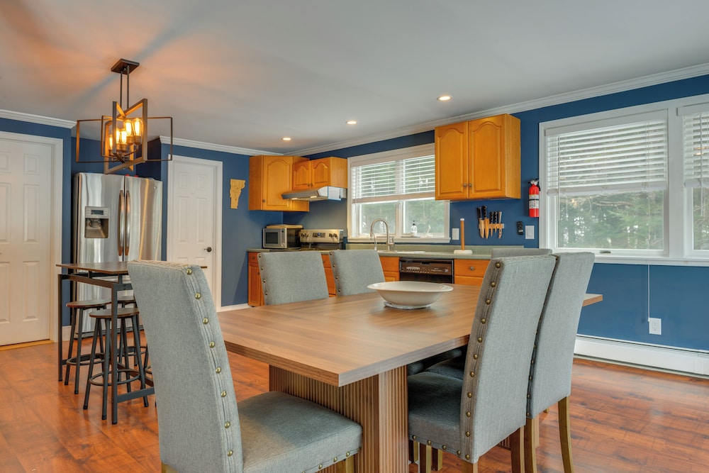 Ski, Golf & Hike: Spacious Dover Retreat!
