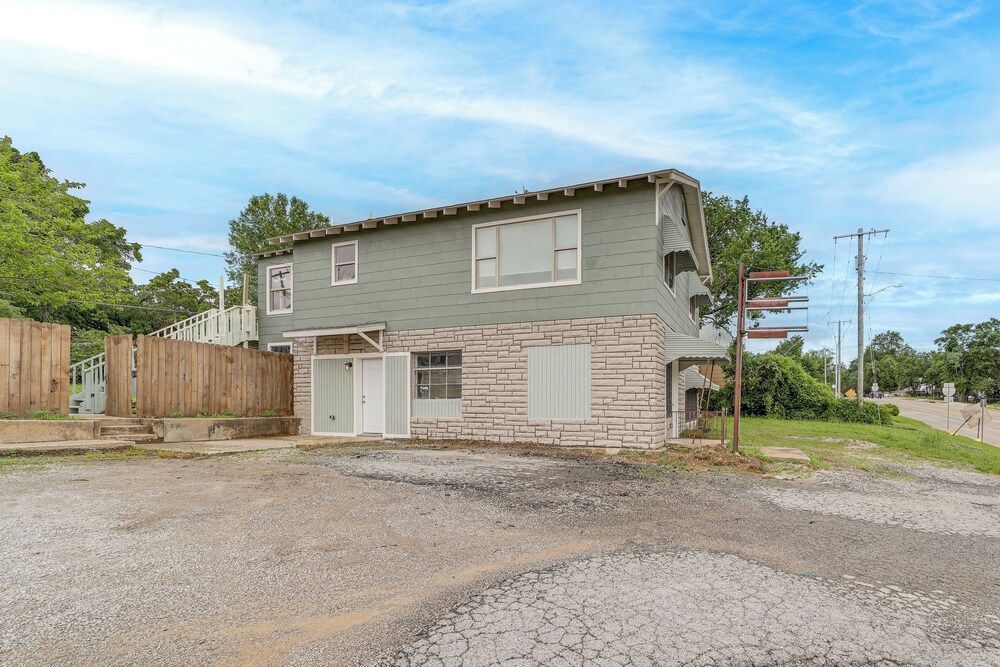 Newly Renovated Unit Near Dtwn Tulsa & Hospitals!