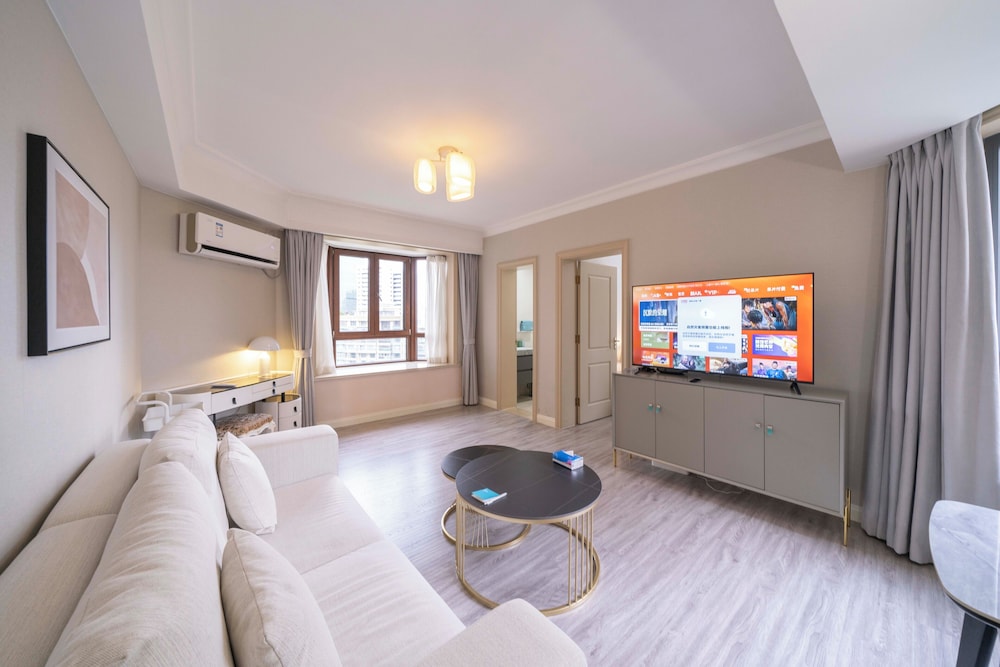 Tyms 1BR APT Gubei International Garden