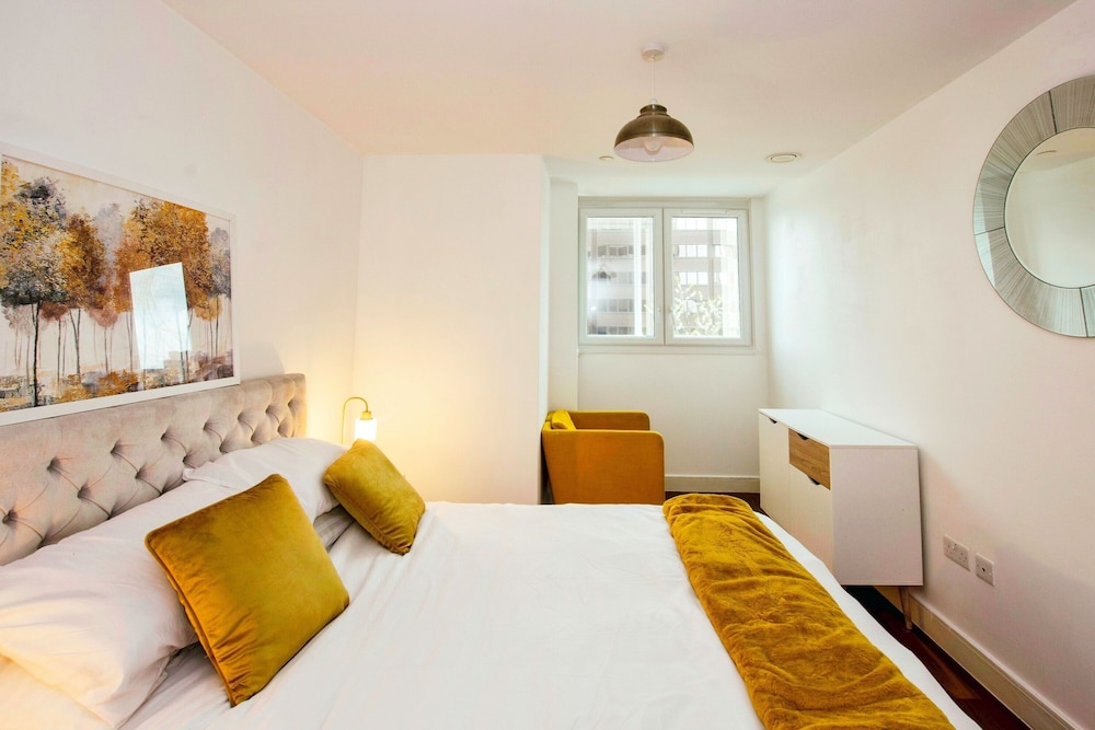 Lovely 2 Bed Apartment in Birmingham view 4