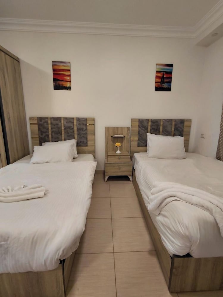 Pearl pyramids Inn