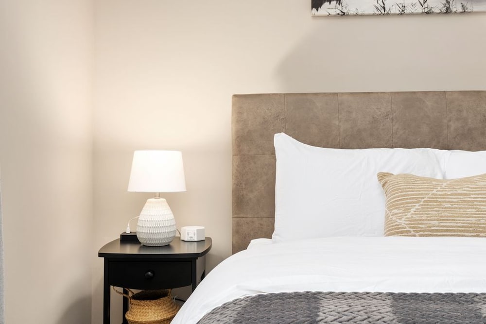 Ground Floor 2BR w Lux Amenities At Albany Glen