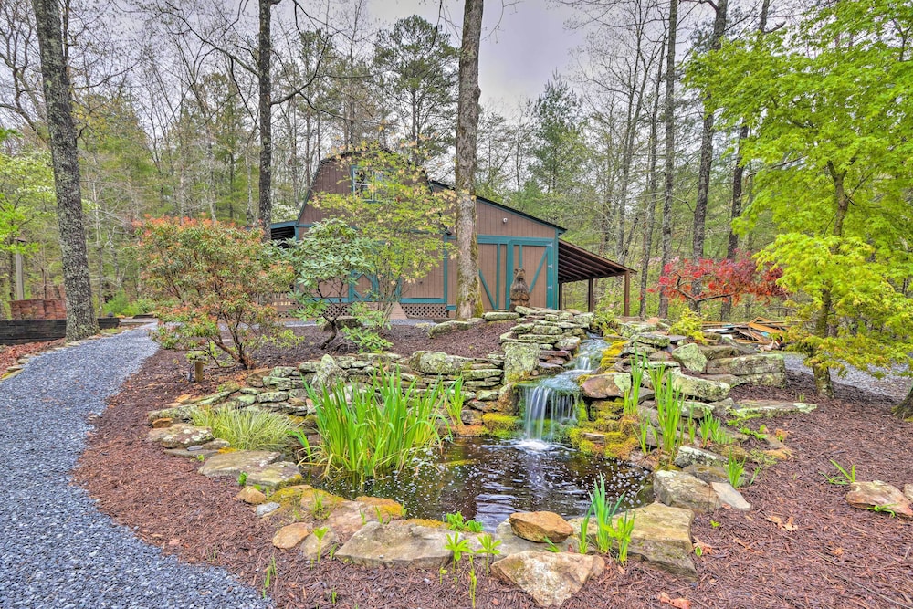 Blue Ridge Cabin w/ Hot Tub, Fire Pit, & Game Room