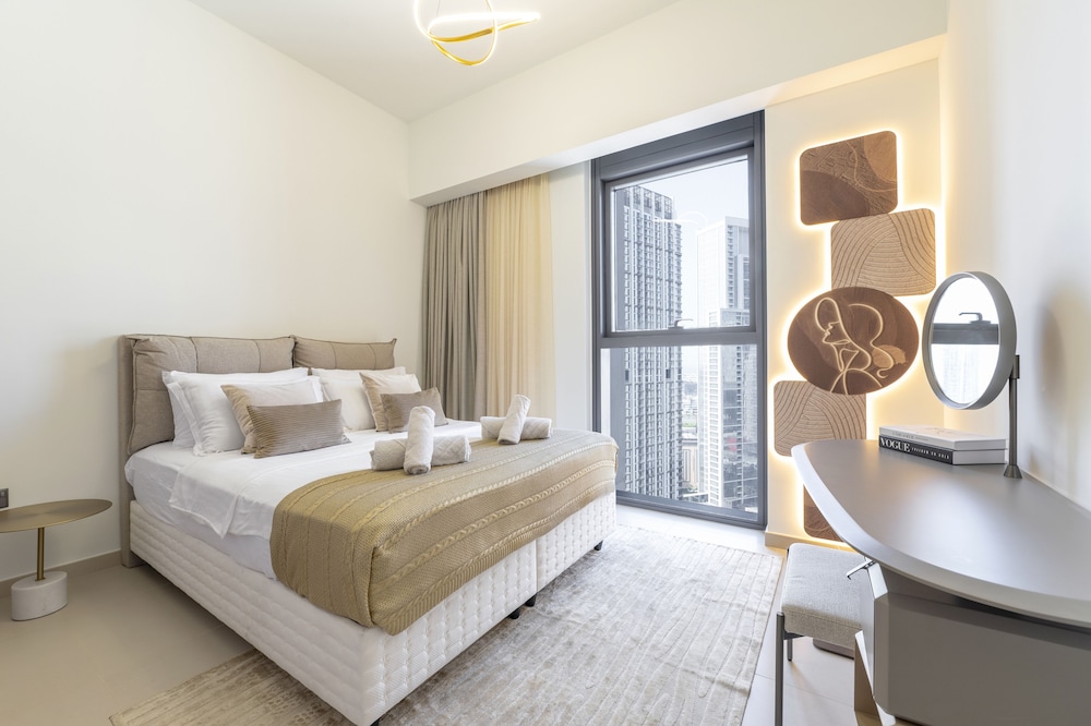 Act One Tower 2BR Luxury Apartment photo 4