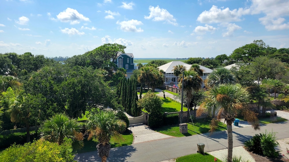Thirst N' Howl by Tybee Vacation Rentals