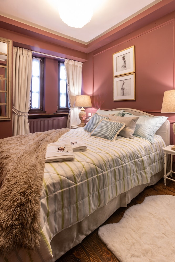 Rock Dandy La Maison De L’Ours | Top Fireplace Retreat