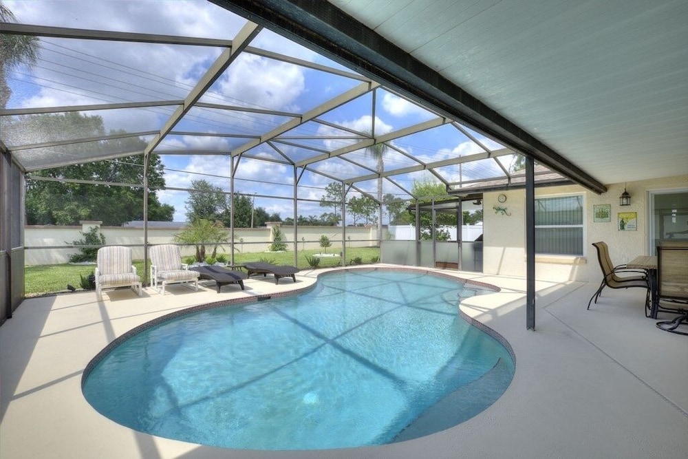 Relaxing Indian Ridge Home W/ Pool, Near Disney & More 4 Bedroom Villa
