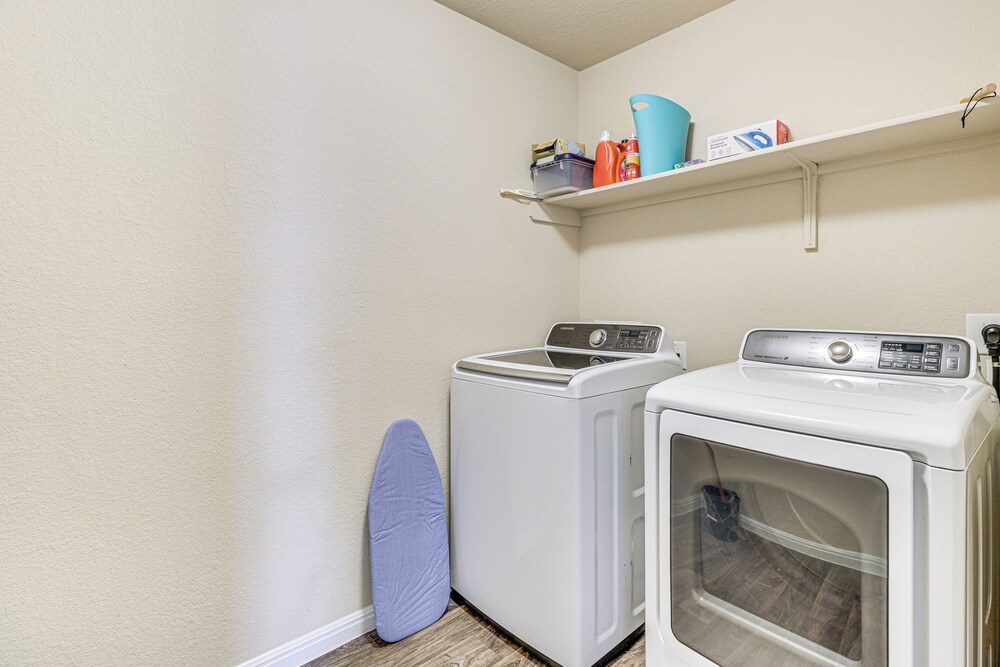 Shop, Dine & Unwind: Pet-friendly Home in Austin!