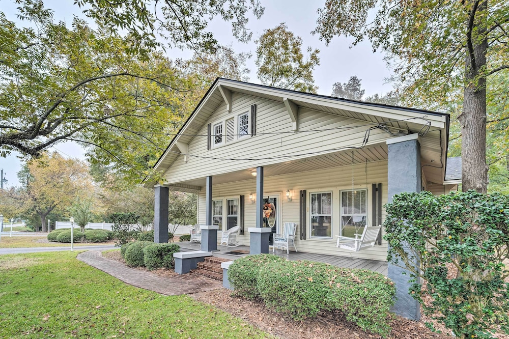Burgaw House w/ Large Covered Porch & Swing! view 4