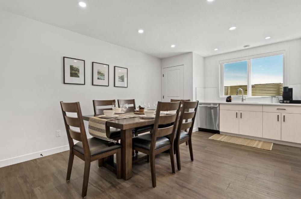 Livingston Way No Service Fees Kitchen