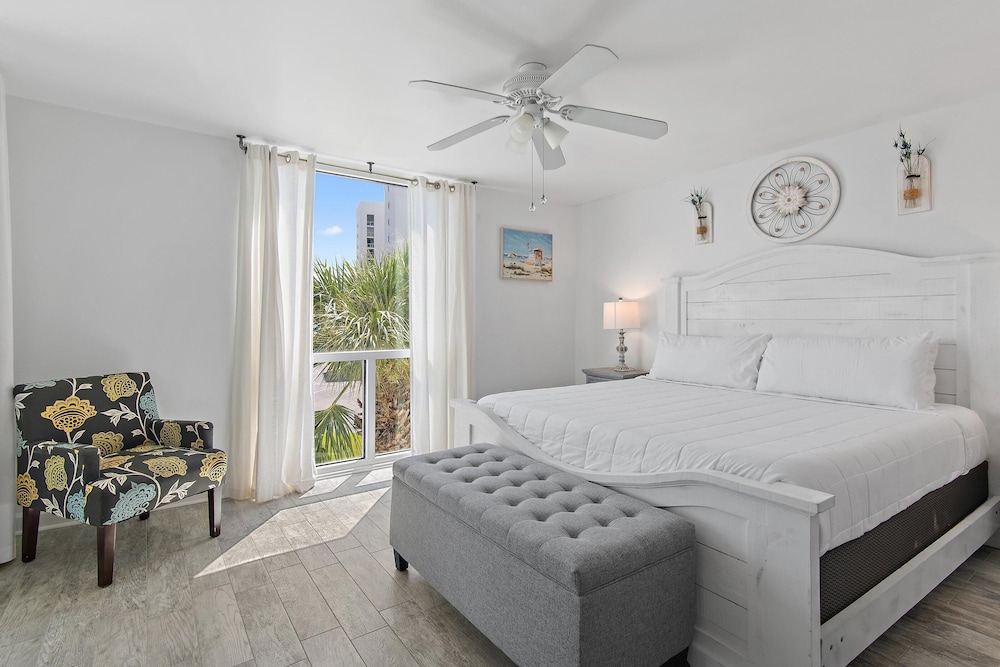 Shoreline Towers 3033