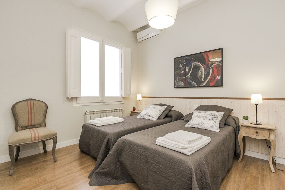 BCN Pau Claris Rocamora Apartments