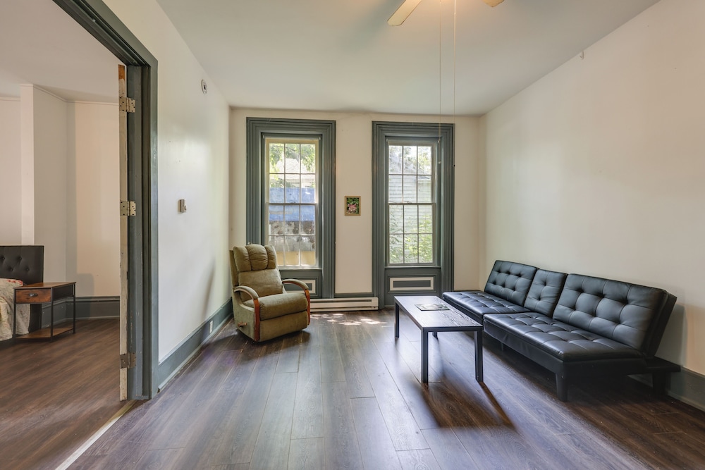 Walk to Town: Bath Apt Near Keuka Lake Wine Trail