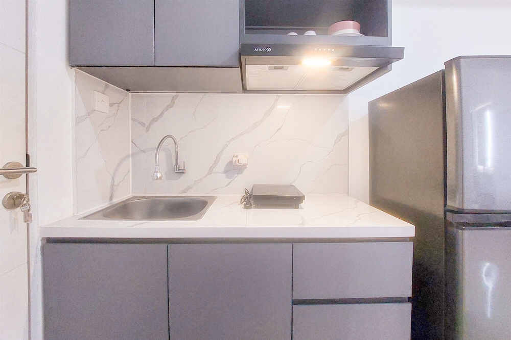 Relaxing And Homey Studio At Urbantown Serpong Apartment