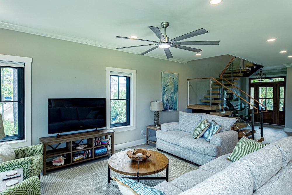 Experience Modern Coastal Living in This Beautifully Designed 4-bed, 4-bath Home