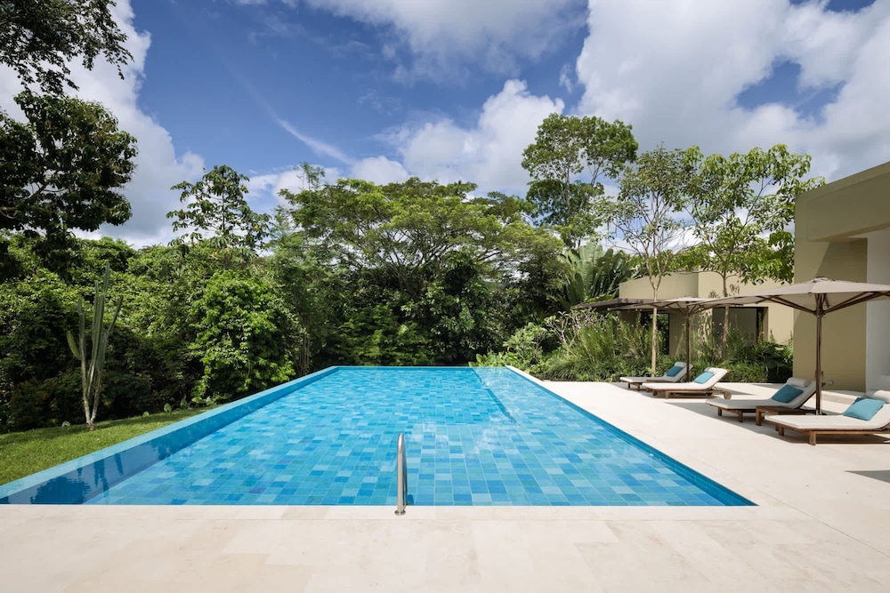 w Amazing 4BR Villa at Mesa de Yeguas