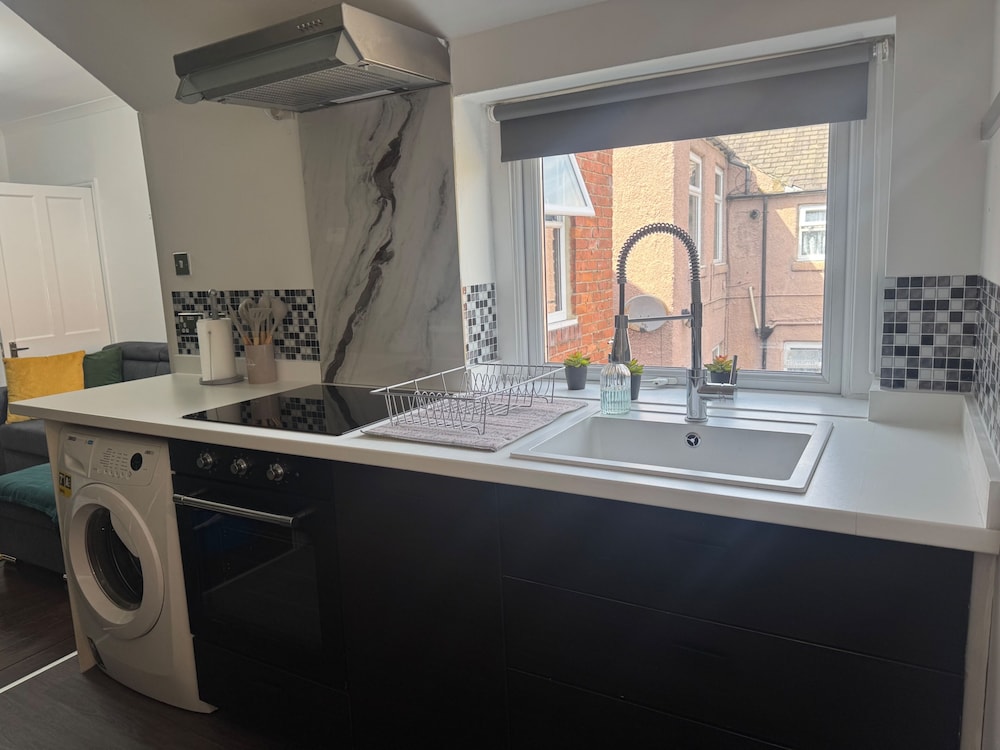 9 Guests - Free Parking - Cozy 3 Bedrooms