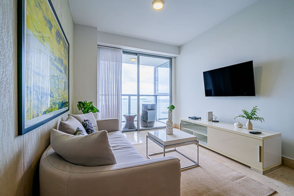 w Prestigious 1BR w Fantastic Balcony in YOO
