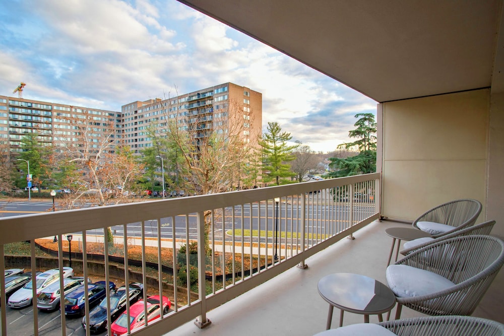 Prime Crystal City Apartments