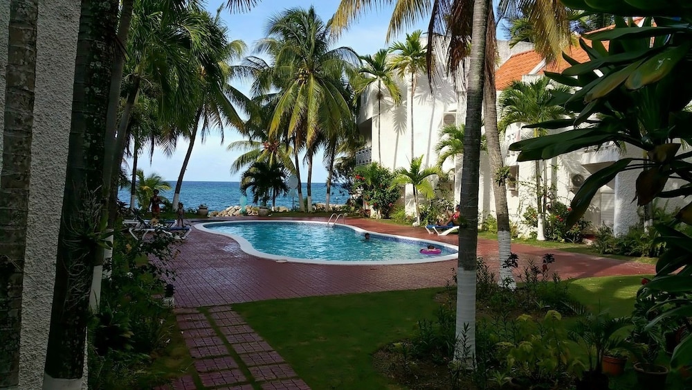 Ocho Rios Beach Resort at ChrisAnn