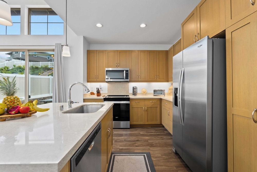 @marbella Lane - Elegant 3BR w/ Marvelous Views