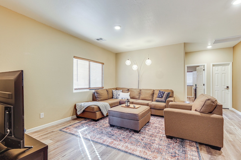 Gold Canyon Golfer's Getaway w/ Scenic Views!