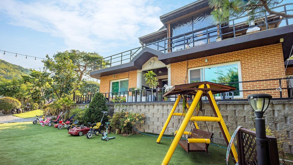 Namyangju Haimom Family Pension Black view 3