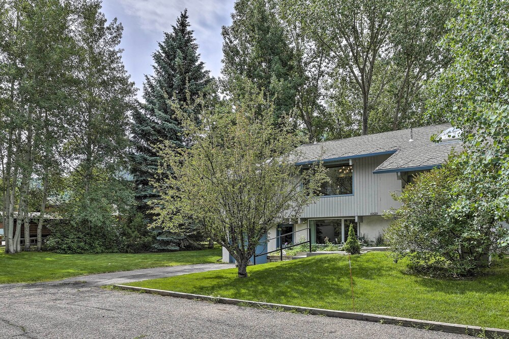 Modern Mountain Escape on Golf Course w/ Hot Tub! - Property Image 16