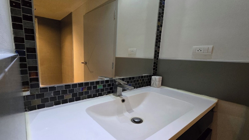 Boutique Comfort 1BR T2-410
