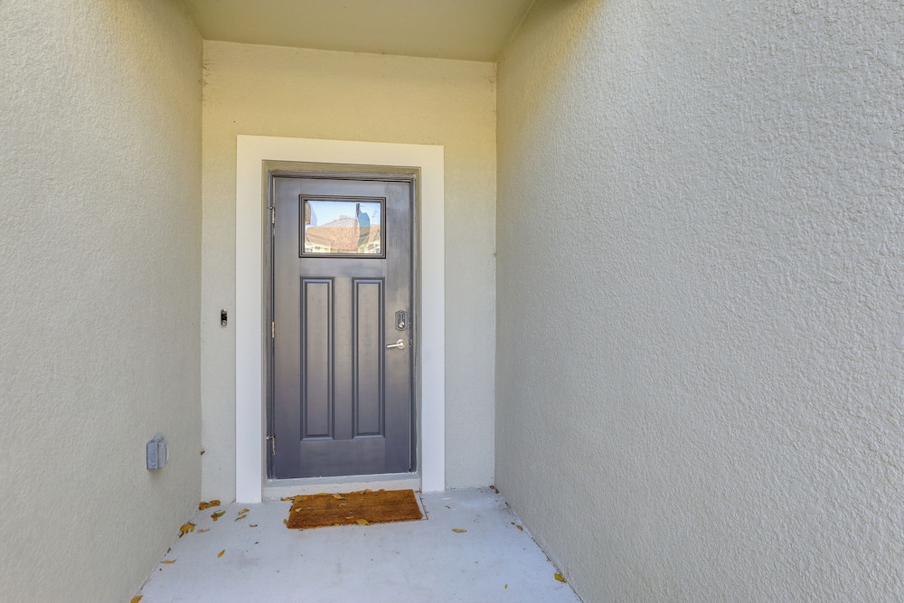 6 Mi to Apollo Beach: Townhome w/ Pool Access!