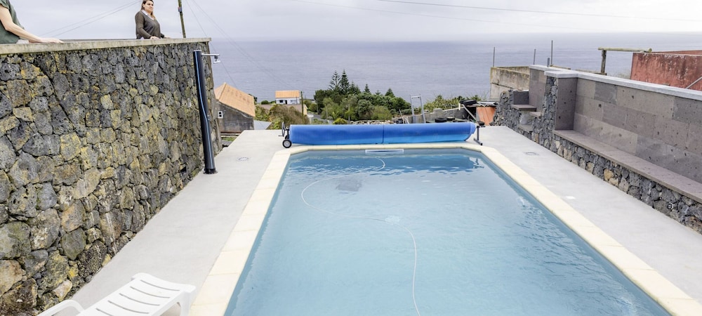 Sunset Pool House in Feteira