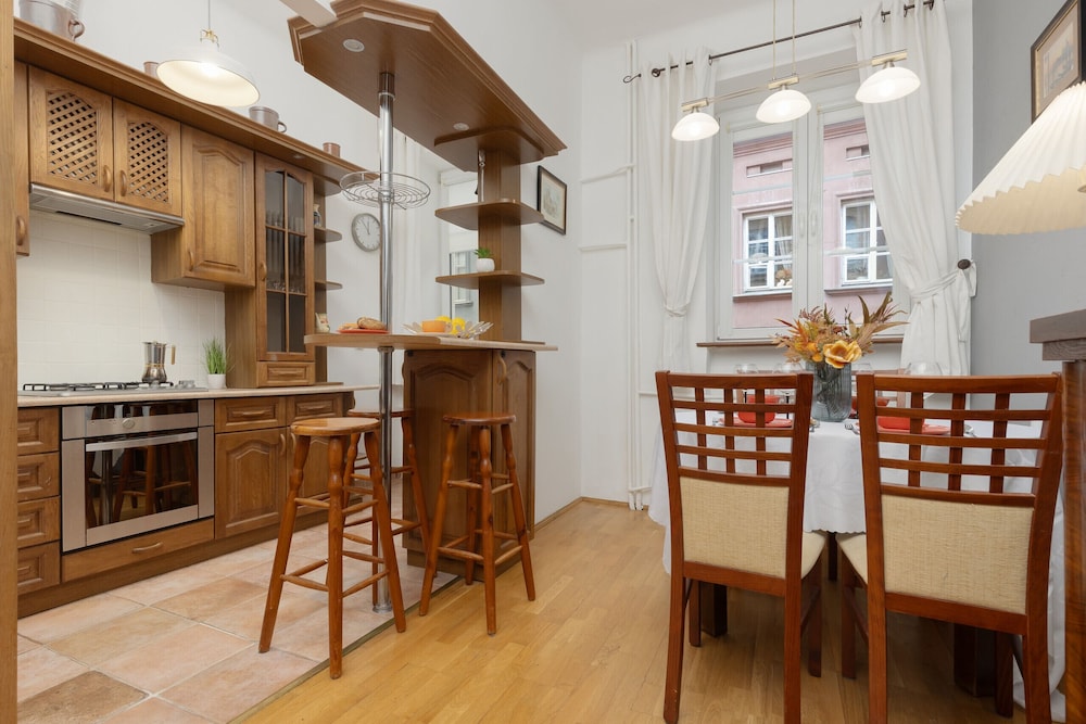 Apartment Near Royal Castle by Renters view 3