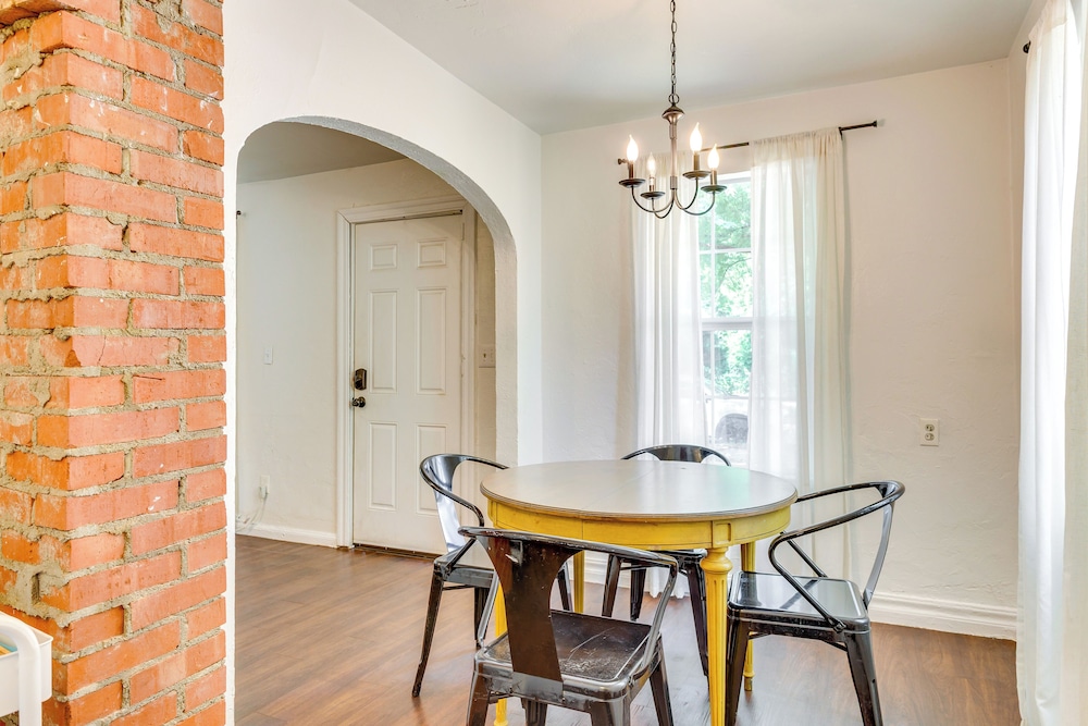 Modern OKC Duplex in Plaza: Steps to Shops & Bars!