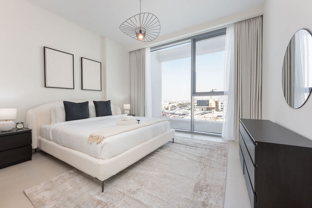 Elegant Relaxing 3-bedroom Apartment in Perfect Location at Canal Front 6