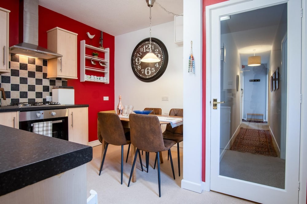 Beachcomber Seaside Apartment - 2 Bedroom - Tenby