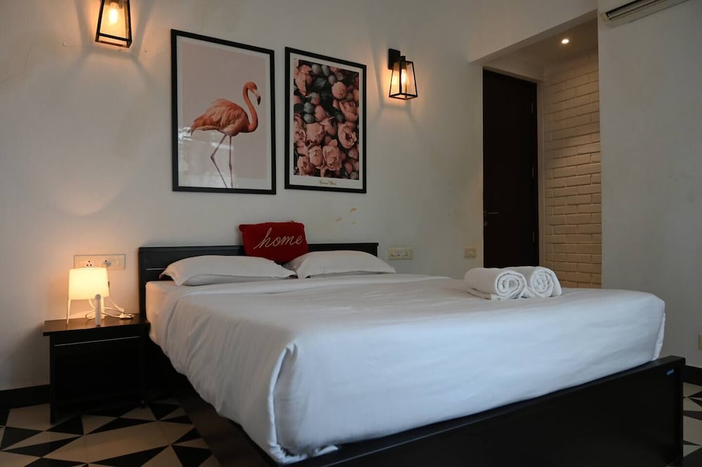 The Coastal Nest - 2BHK by Da Alohas
