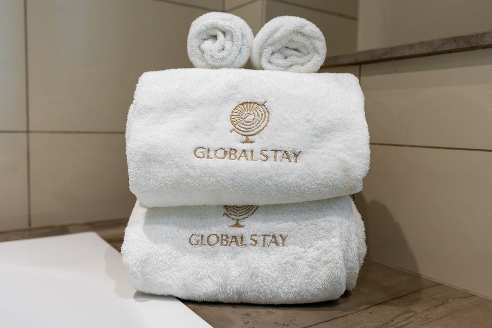 GLOBALSTAY. DAMAC Tower Paramount