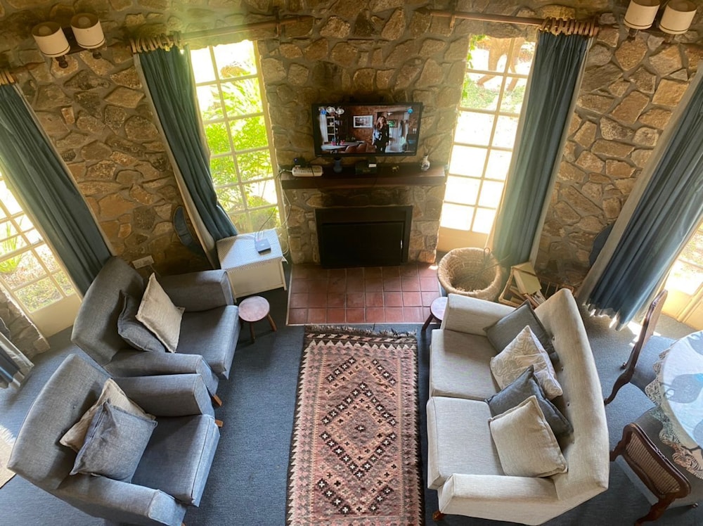Beautiful Round Shaped Cottage - 2094
