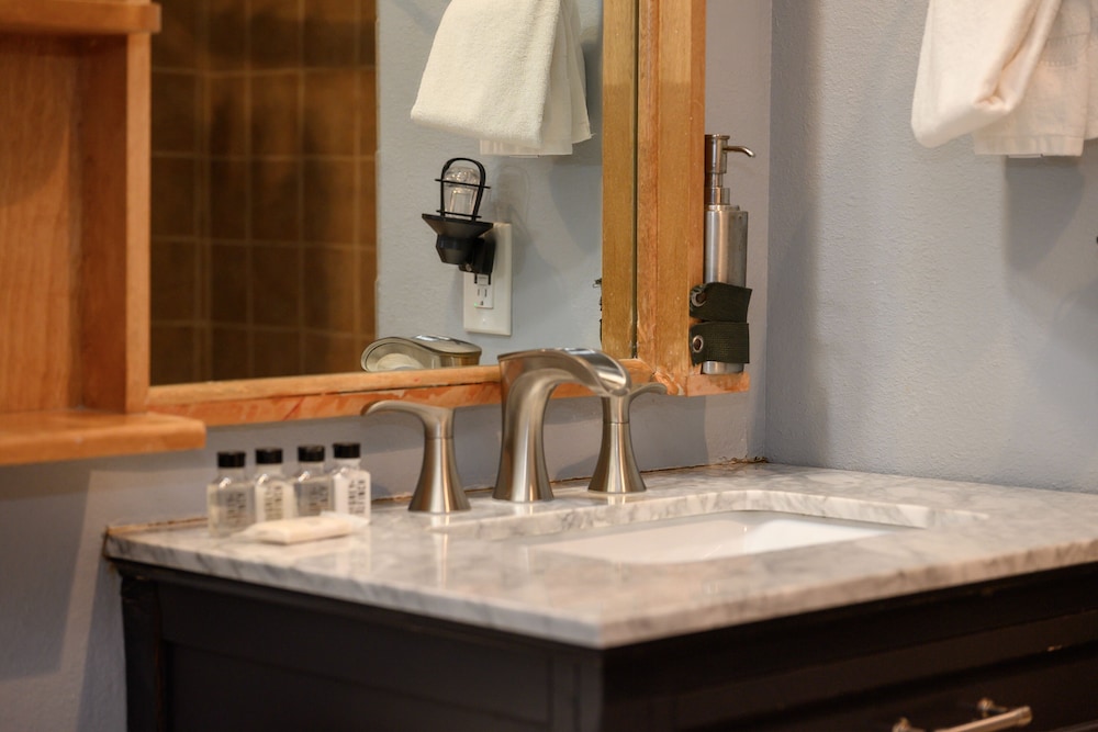 Premium Unit 1100 - One Bedroom - Zephyr Mountain Lodge 1 Condo