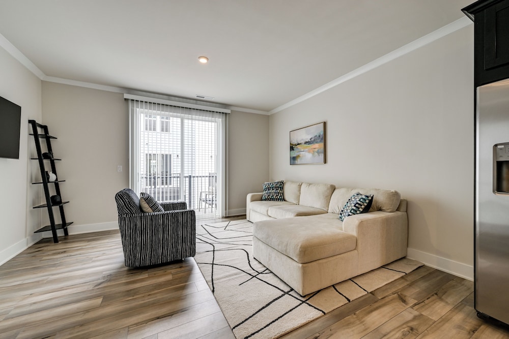 2 Mi to Uptown Charlotte: Family Townhome!