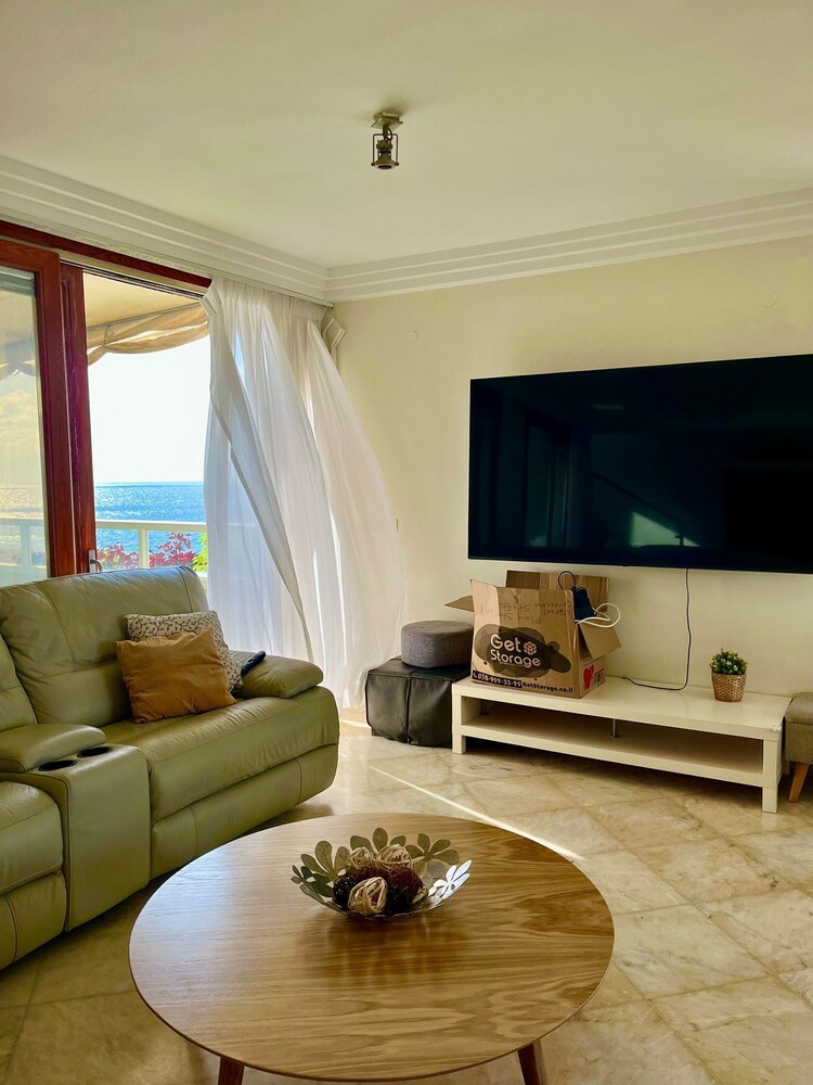 Luxurious Sea View 3BR Pool Spa and Gym